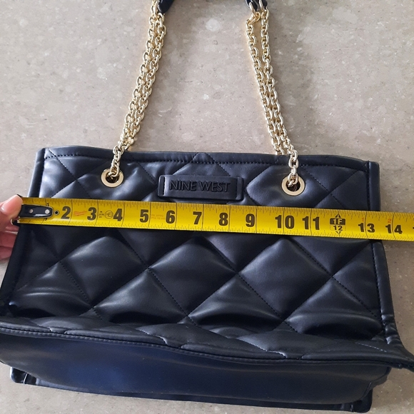 Nine West Quilted Handbag Crossbody Black Faux Leather Gold Chain Strap - Picture 11 of 11